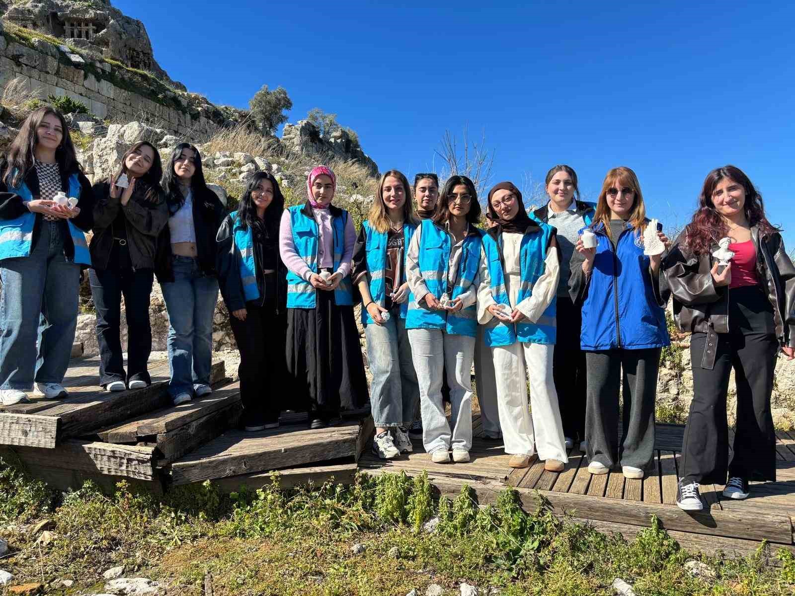 Tlos Antik Kenti’nde tarih sanatla canlandı
Tlos Antik Kenti’nde tarih sanatla canlandı