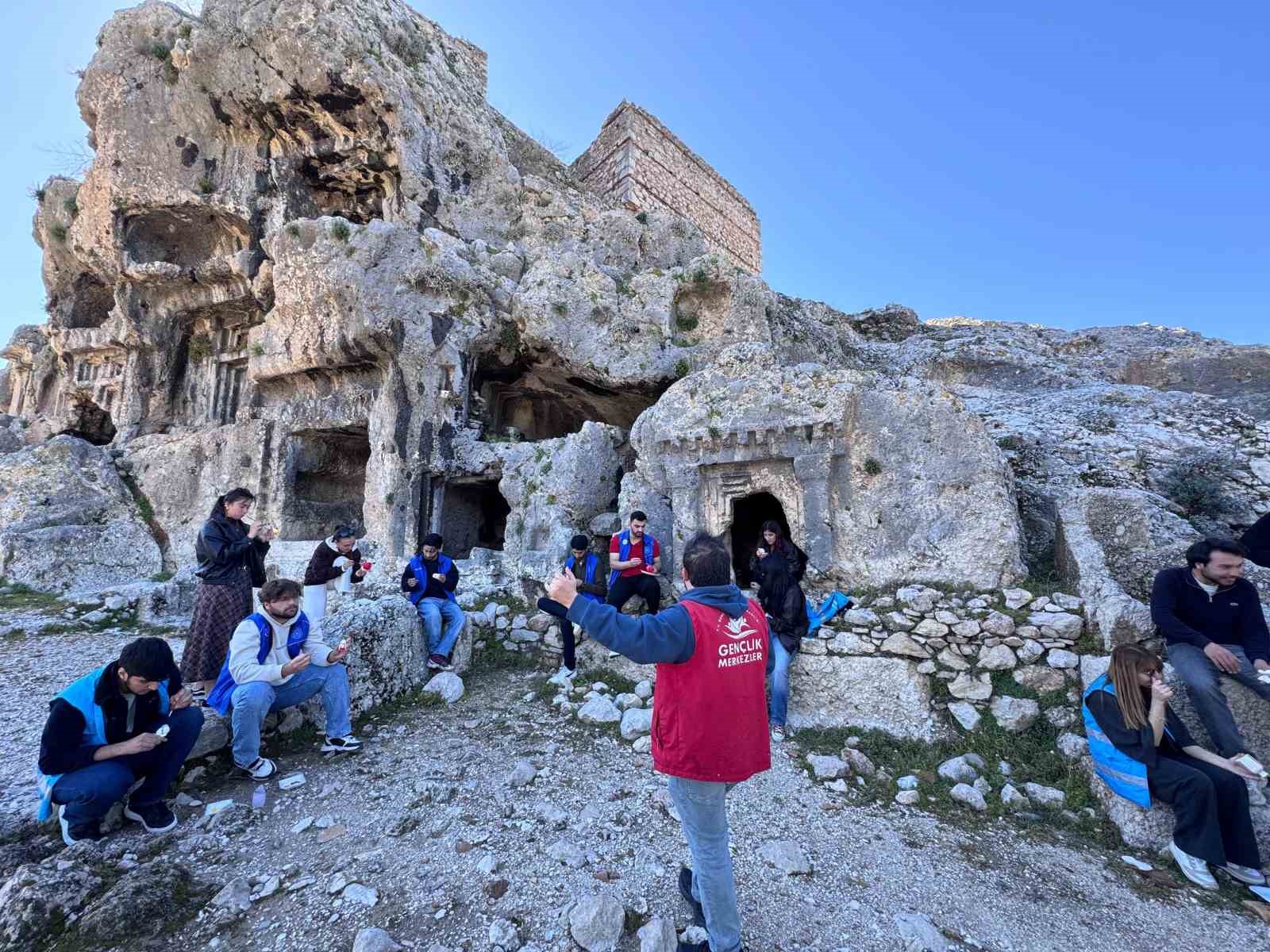 Tlos Antik Kenti’nde tarih sanatla canlandı
Tlos Antik Kenti’nde tarih sanatla canlandı