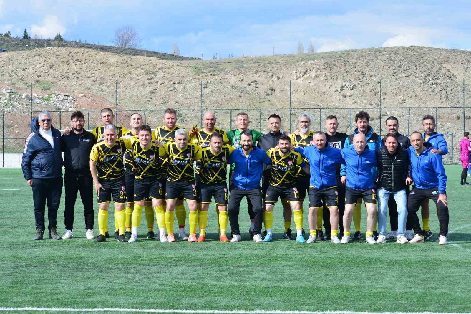 TMVFL Batı Karadeniz Beyaz Bölge’de kupanın sahibi Kastamonu Şerife Bacı Masterlar oldu
