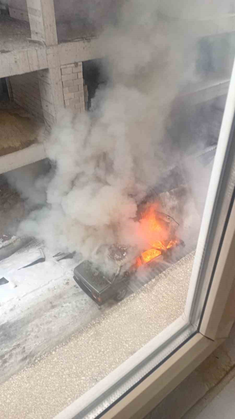 Tofaş araç alevlere teslim oldu
