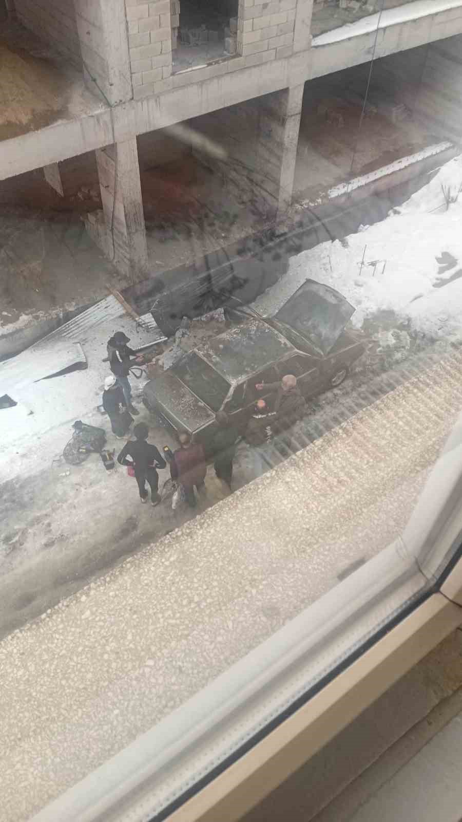 Tofaş araç alevlere teslim oldu
