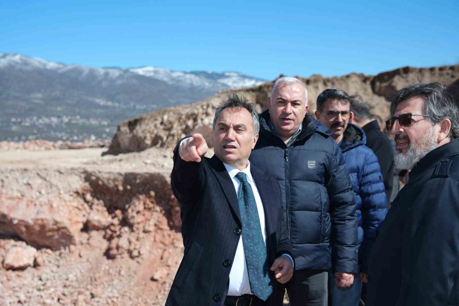 TOGÜ’de 11 bin metrekarelik diş hekimliği fakültesi inşaatı devam ediyor
TOGÜ’de 11 bin metrekarelik diş hekimliği fakültesi inşaatı devam ediyor