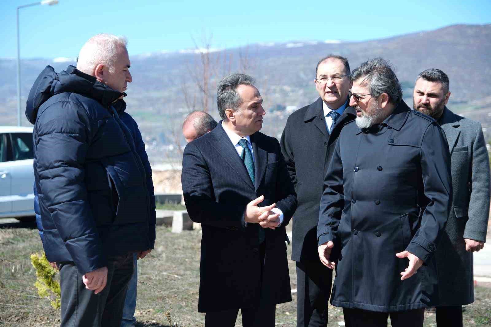 TOGÜ’de 11 bin metrekarelik diş hekimliği fakültesi inşaatı devam ediyor
TOGÜ’de 11 bin metrekarelik diş hekimliği fakültesi inşaatı devam ediyor