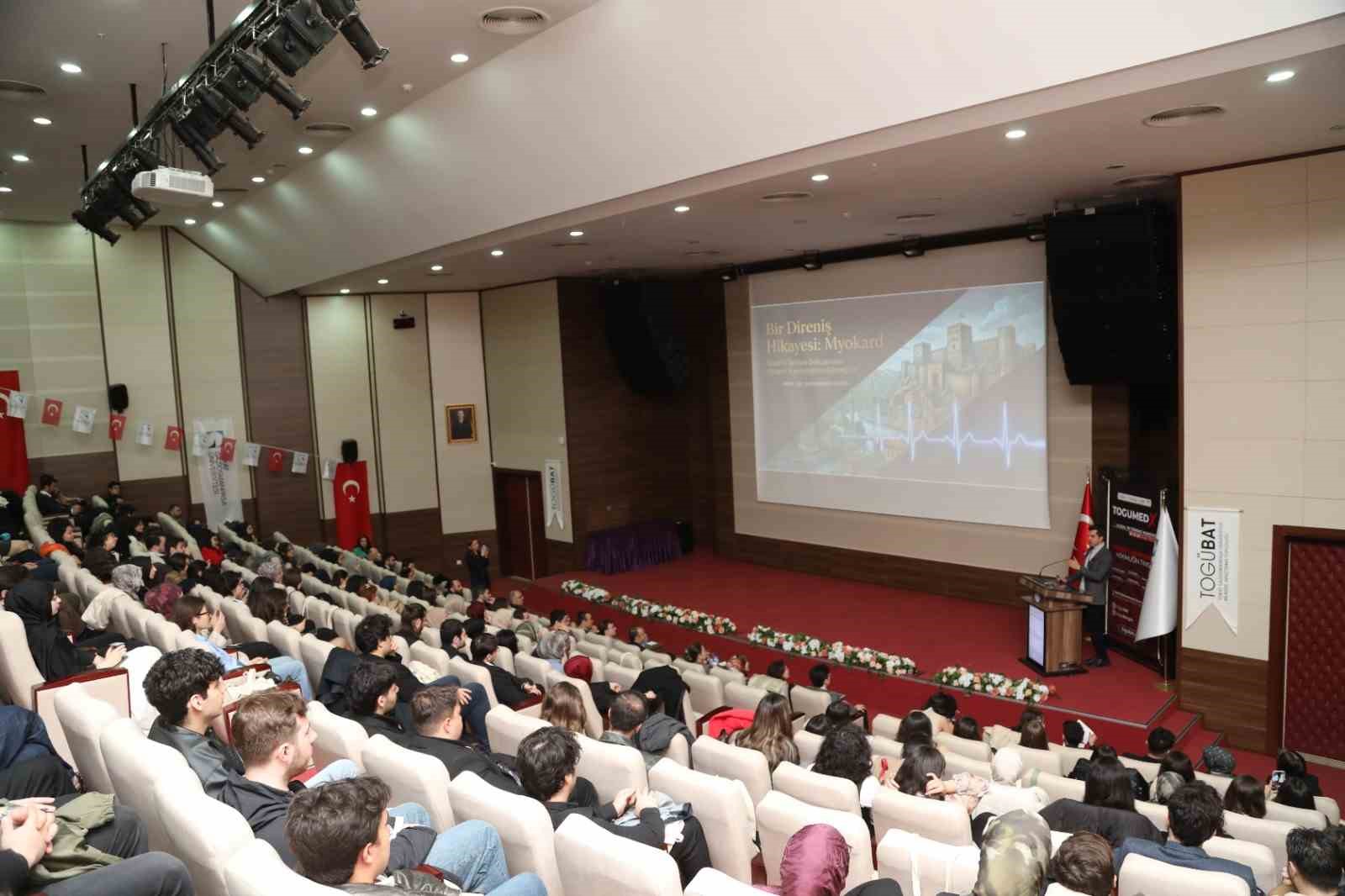 TOGÜ’nün düzenlediği tıp kongresinde canlı ameliyat heyecanı yaşandı
