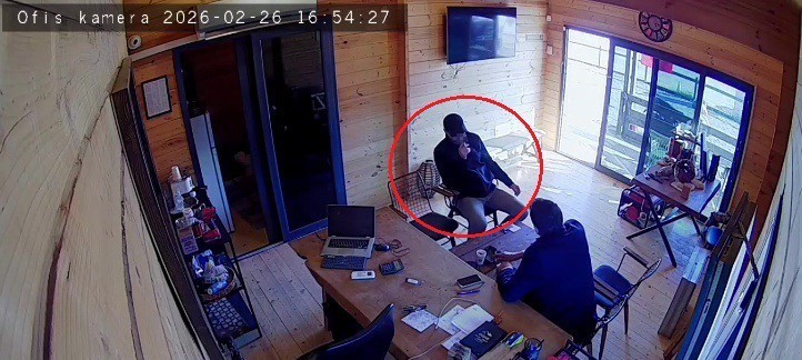 Tokalaştığı şahsın silahlı saldırısına uğrayıp ölümle burun buruna gelmişti, 2 şüpheli tutuklandı
