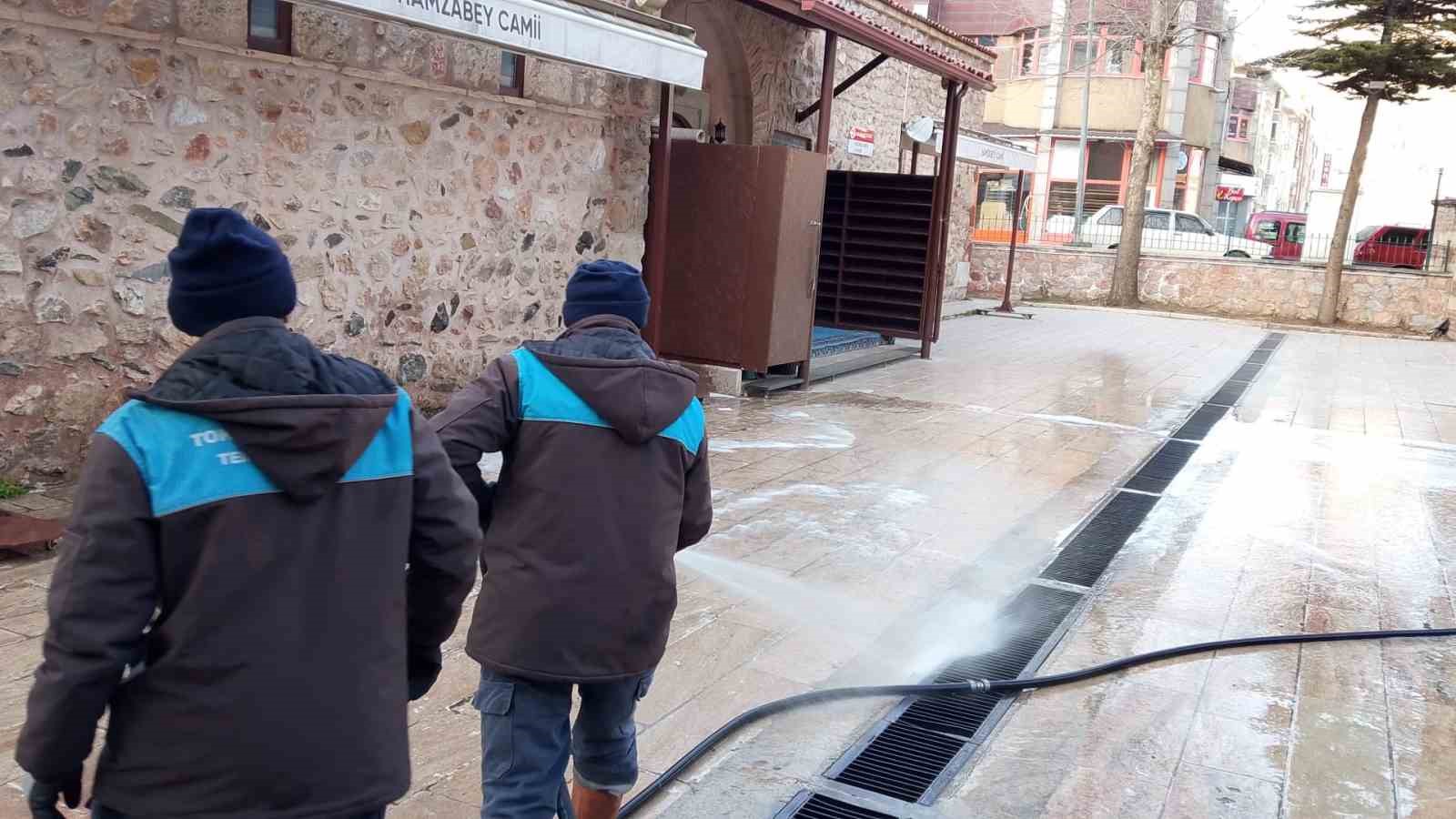 Tokat Belediyesi’nden bayram öncesi camilerde kapsamlı temizlik
