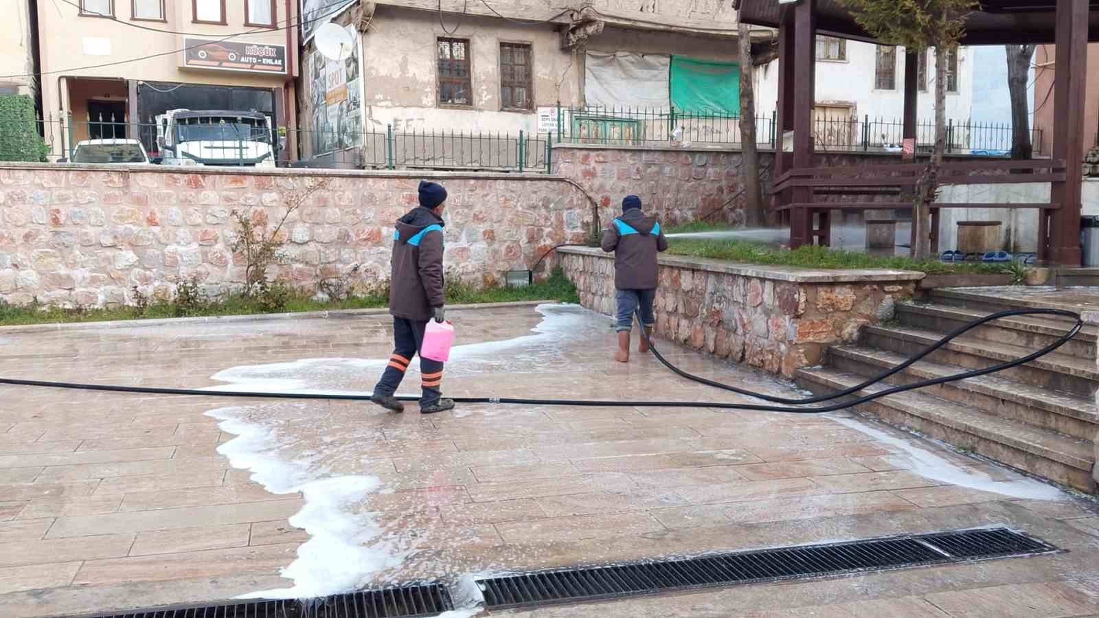 Tokat Belediyesi’nden bayram öncesi camilerde kapsamlı temizlik
