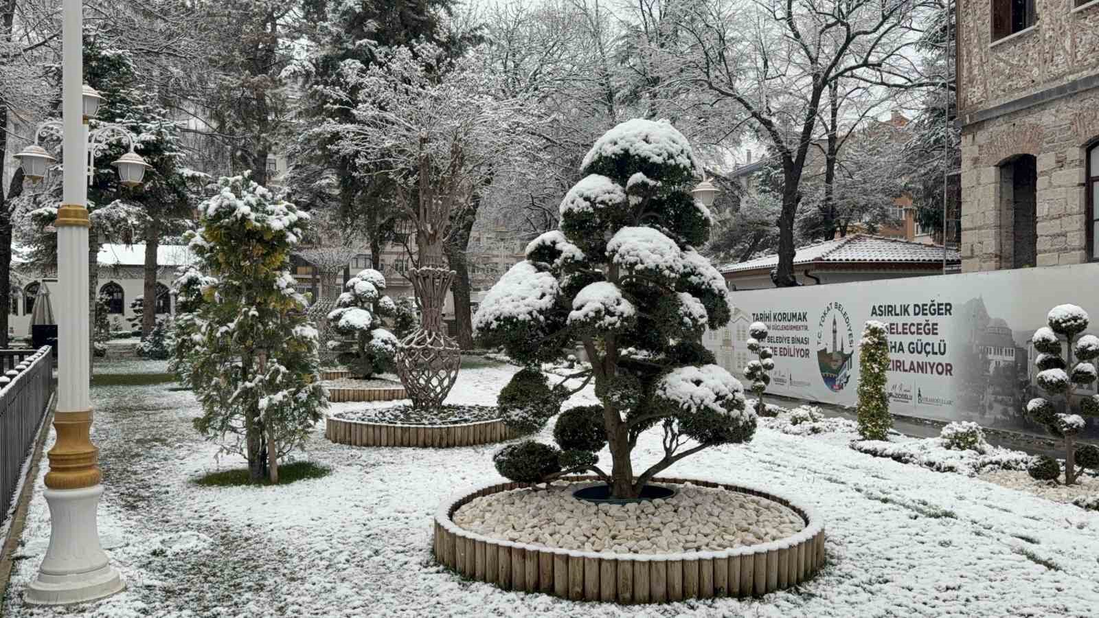 Tokat güne kar yağışıyla uyandı
