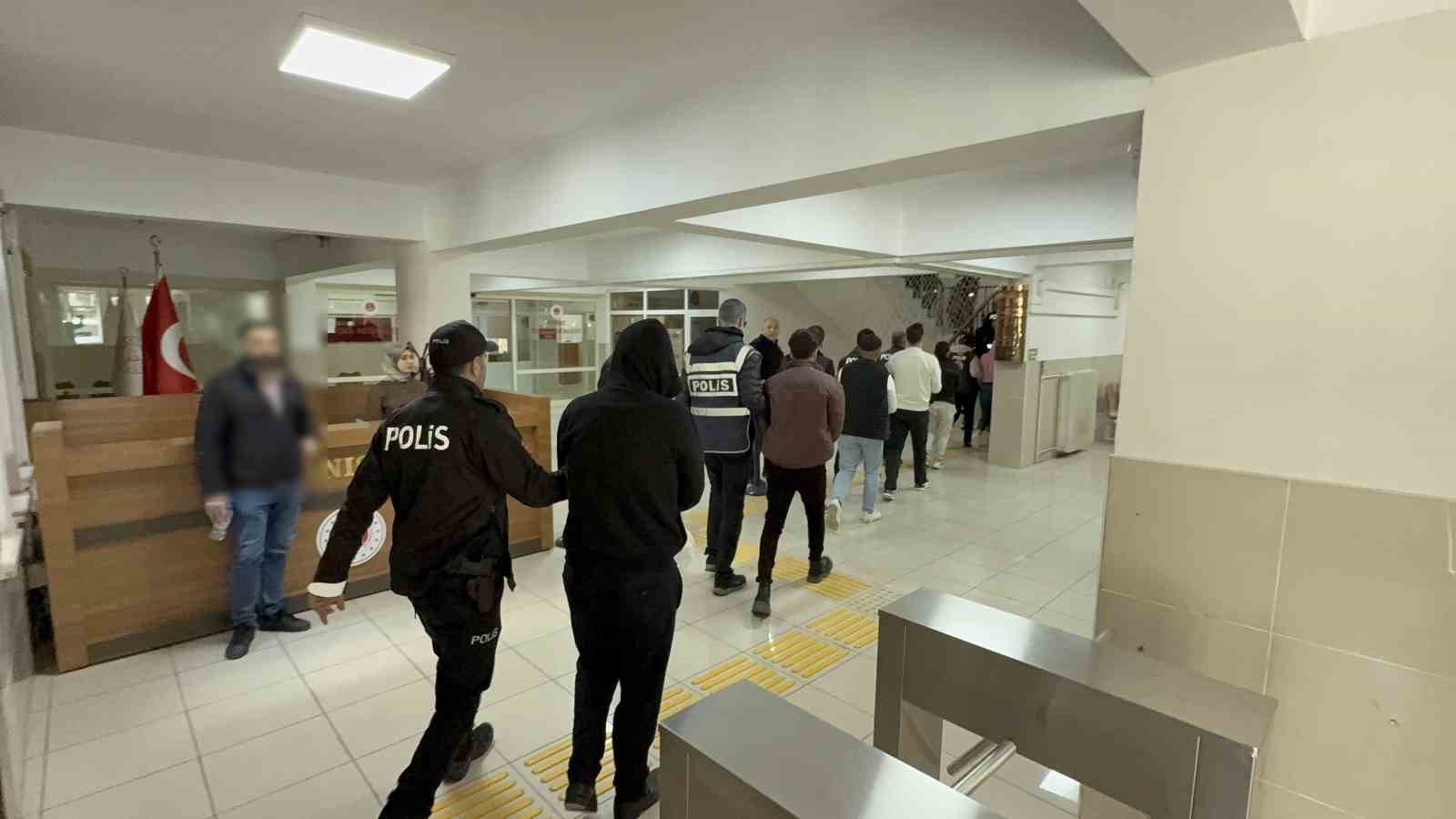 Tokat merkezli 12 ilde yasa dışı bahis operasyonu: 64 gözaltı
