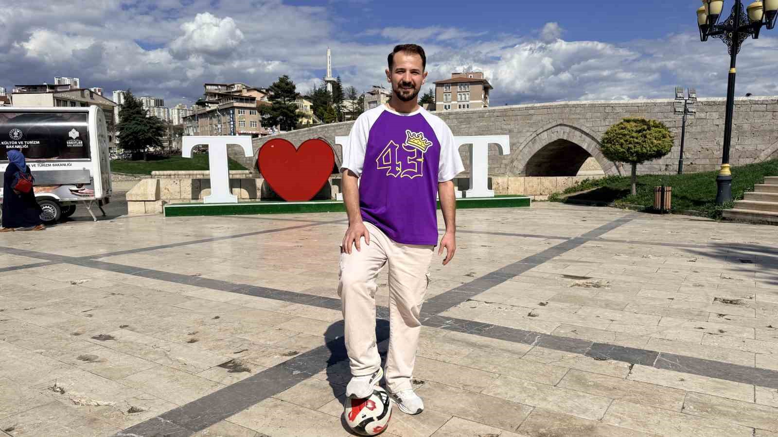 Tokat’ın tarihini futbol şovuyla tanıtıyor
