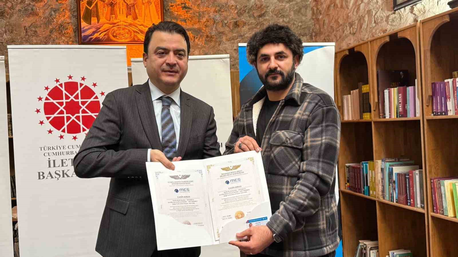 Tokatlı gazeteciler İHA 1 ticari pilot sertifikalarını aldı
Tokatlı gazeteciler İHA 1 ticari pilot sertifikalarını aldı