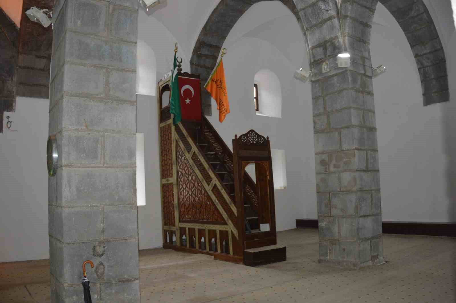 Tokat’ta 881 yıllık tarihi cami Osmanlı hamam sistemiyle ısıtılıyor
