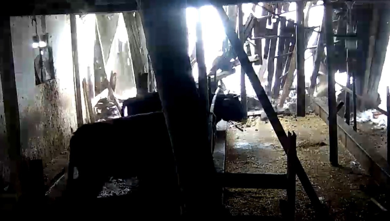 Tokat’ta ahırın çatısı çöktü
