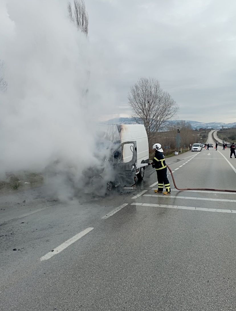 Tokat’ta alev alan panelvan kullanılamaz hale geldi
