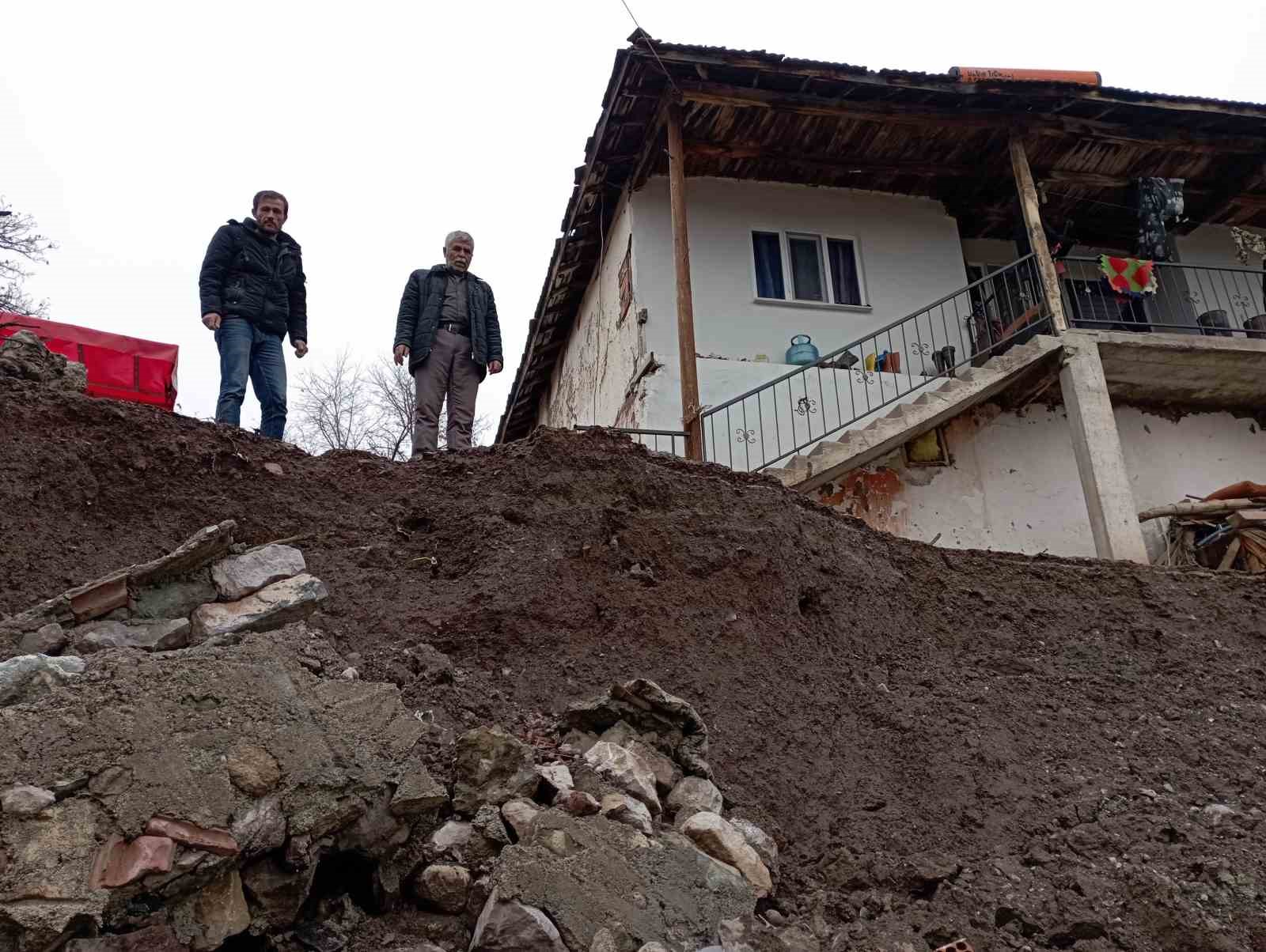Tokat’ta aşırı yağış mahallede hasara yol açtı
