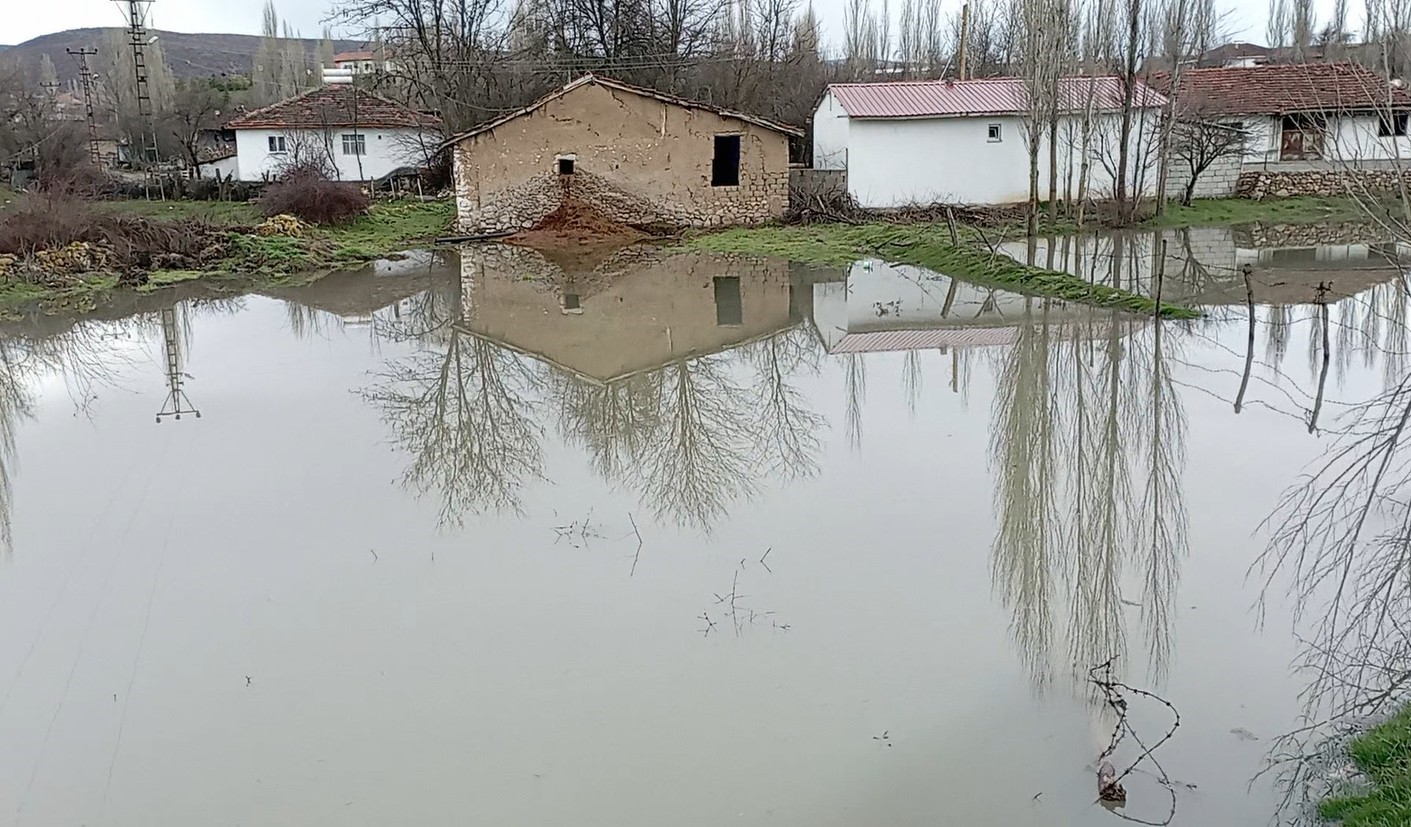 Tokat’ta Çekerek Irmağı taştı, şeker pancarı ekimi durdu
