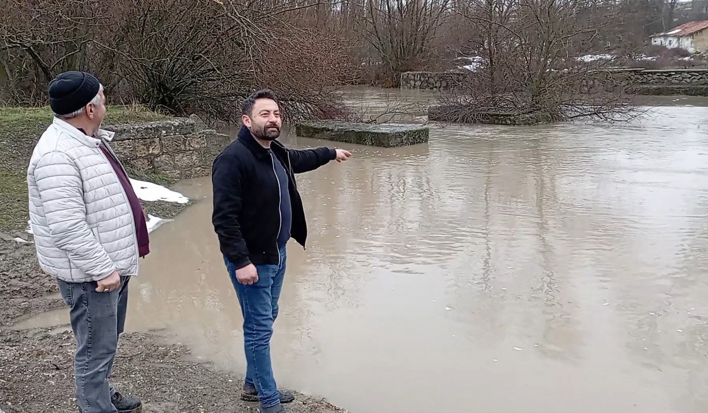 Tokat’ta Çekerek Irmağı taştı, tarım arazileri sular altında kaldı

