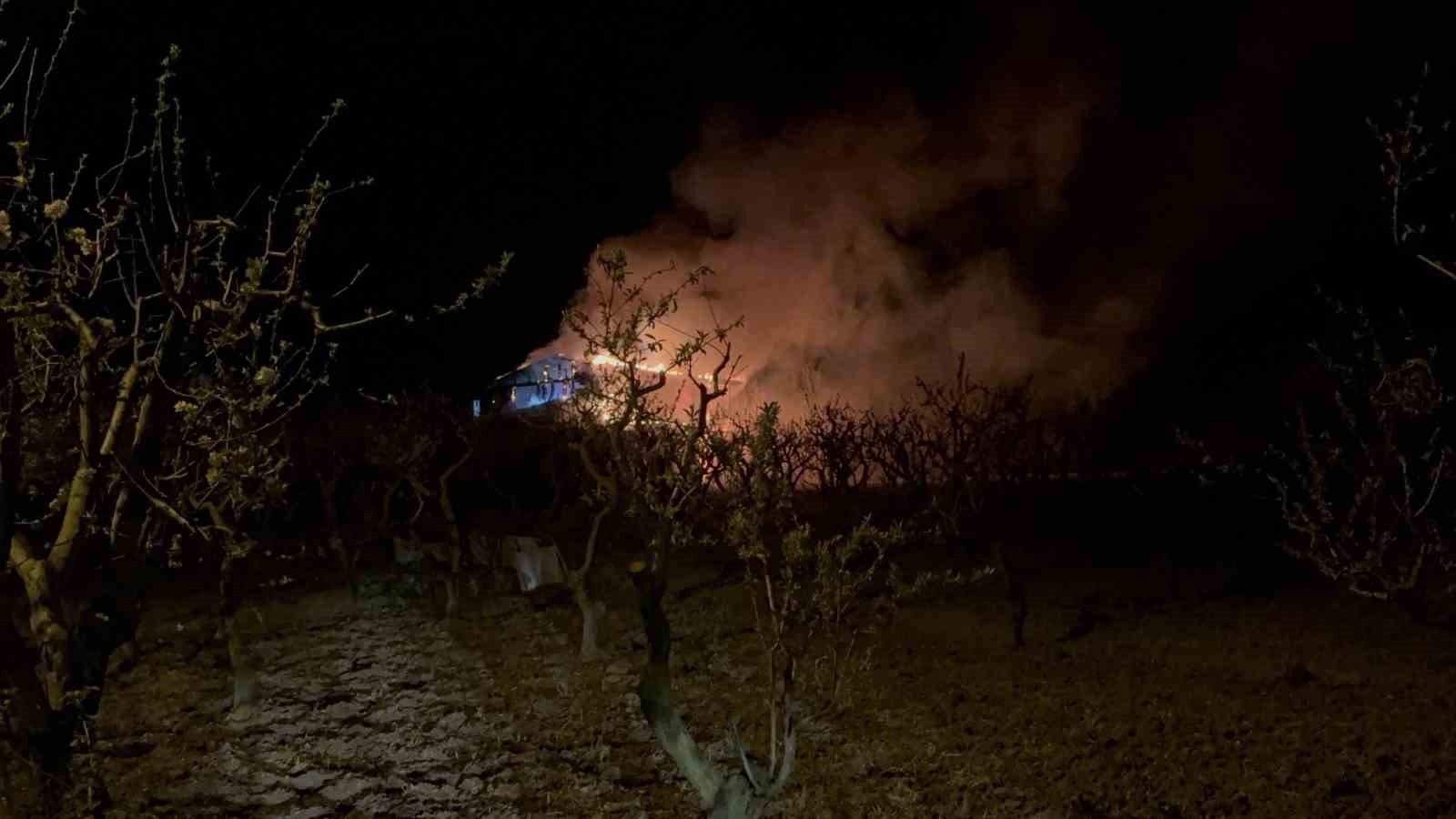 Tokat’ta çıkan yangında ev kullanılamaz hale geldi
