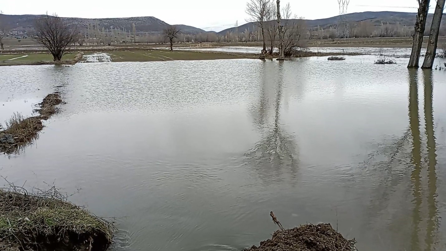 Tokat’ta dereler taştı; ekin tarlaları sular altında kaldı
