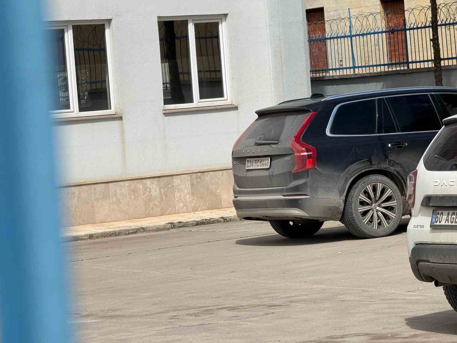 Tokat’ta ’dur’ ihtarına uymayan araçta firari hükümlü yakalandı
