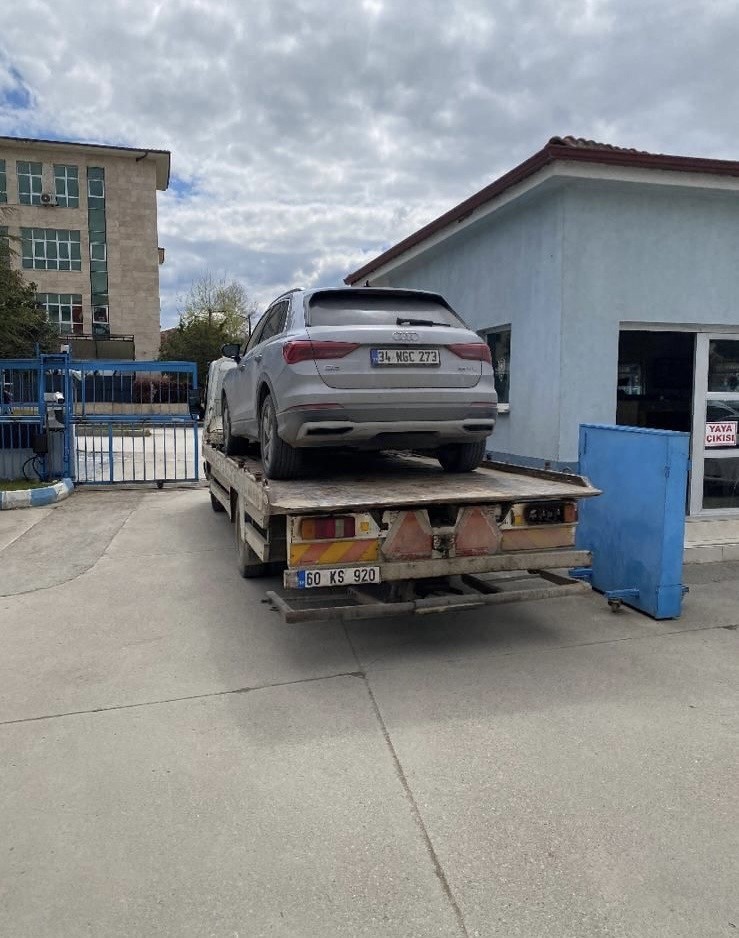 Tokat’ta ’dur’ ihtarına uymayan araçta firari hükümlü yakalandı
