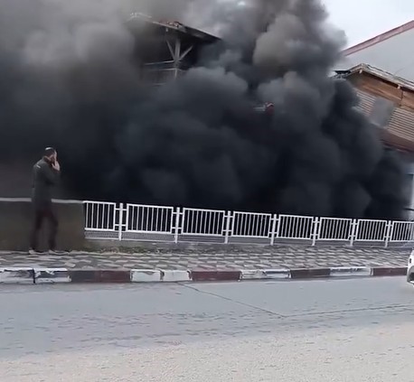 Tokat’ta evden yükselen yoğun duman mahalleliyi ayağa kaldırdı
