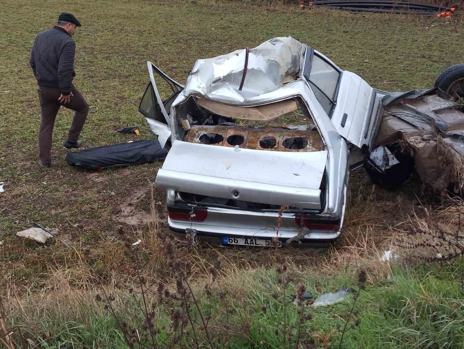 Tokat’ta feci kaza: İkiye ayrılan otomobil sürücüsü ağır yaralandı
