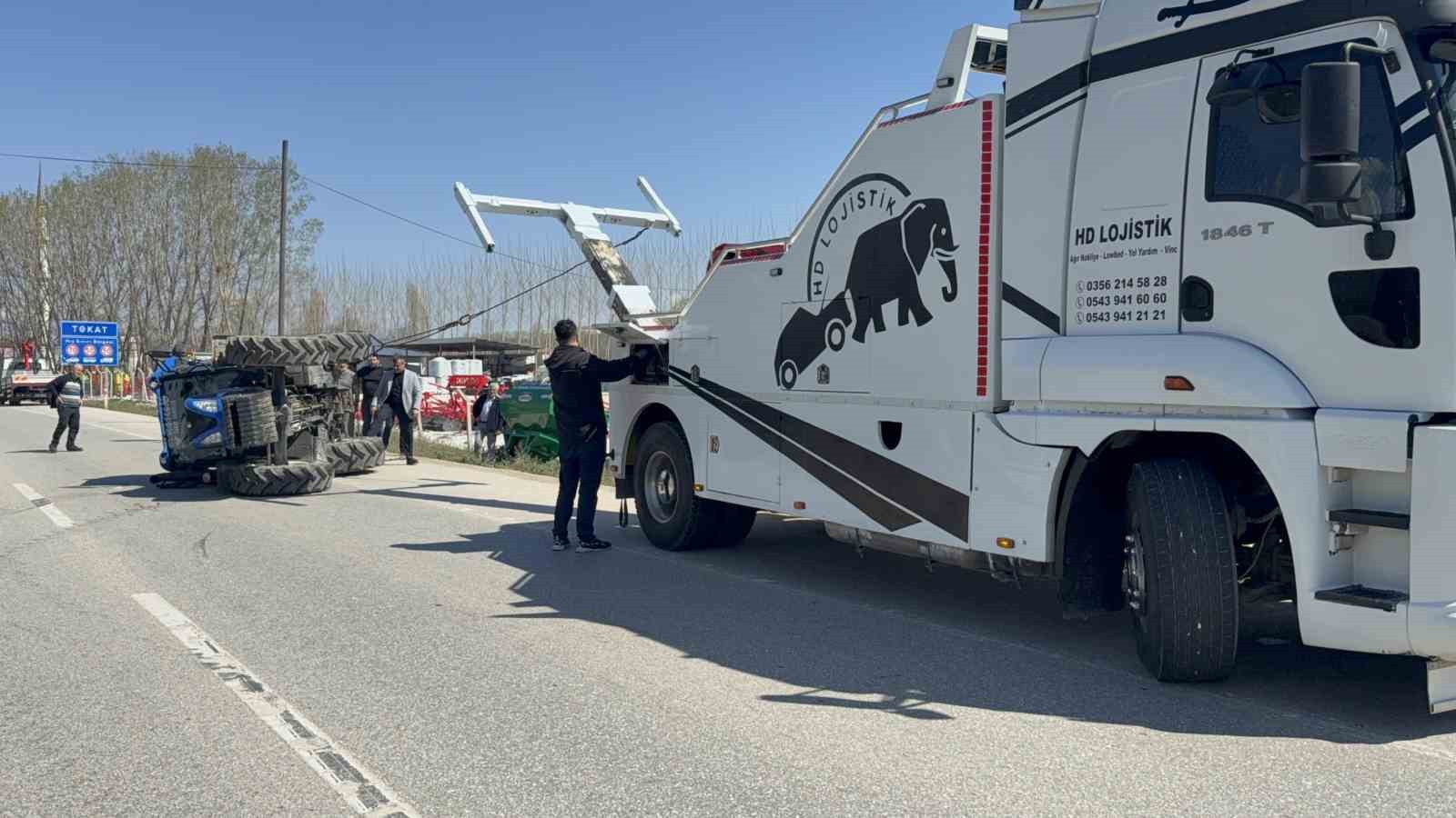Tokat’ta gübre yüklü traktör devrildi
