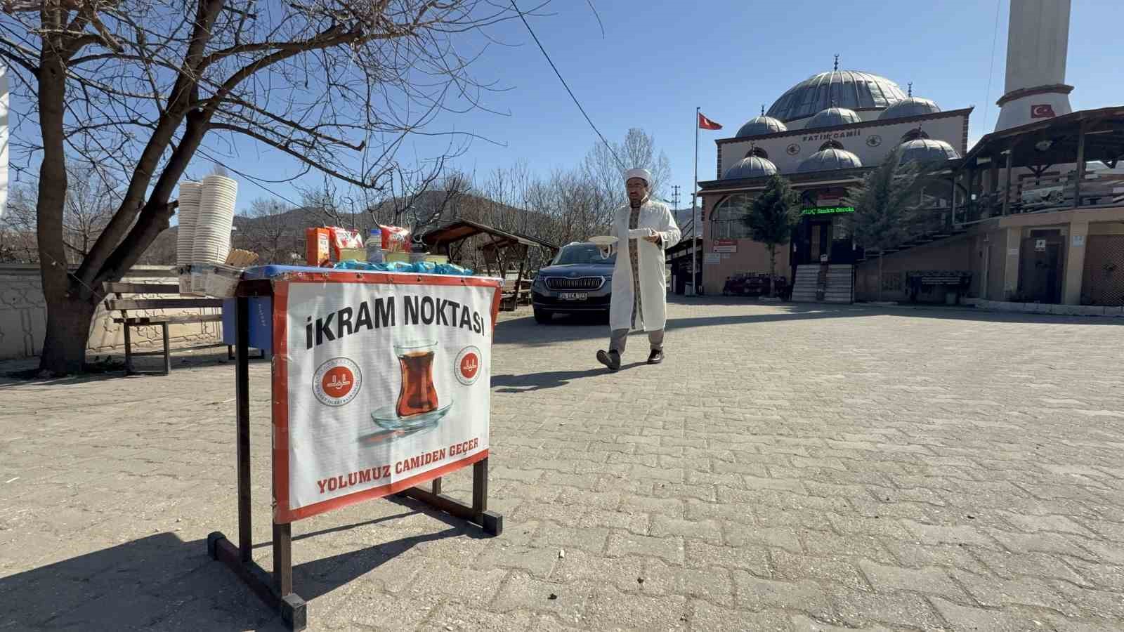 Tokat’ta iftara yetişme telaşı kazaya dönüşmesin diye ’ikram noktası’ kuruldu
