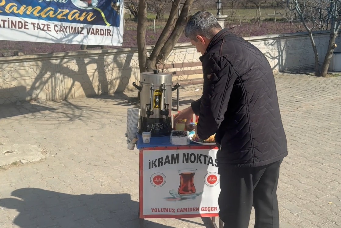 Tokat’ta iftara yetişme telaşı kazaya dönüşmesin diye ’ikram noktası’ kuruldu
