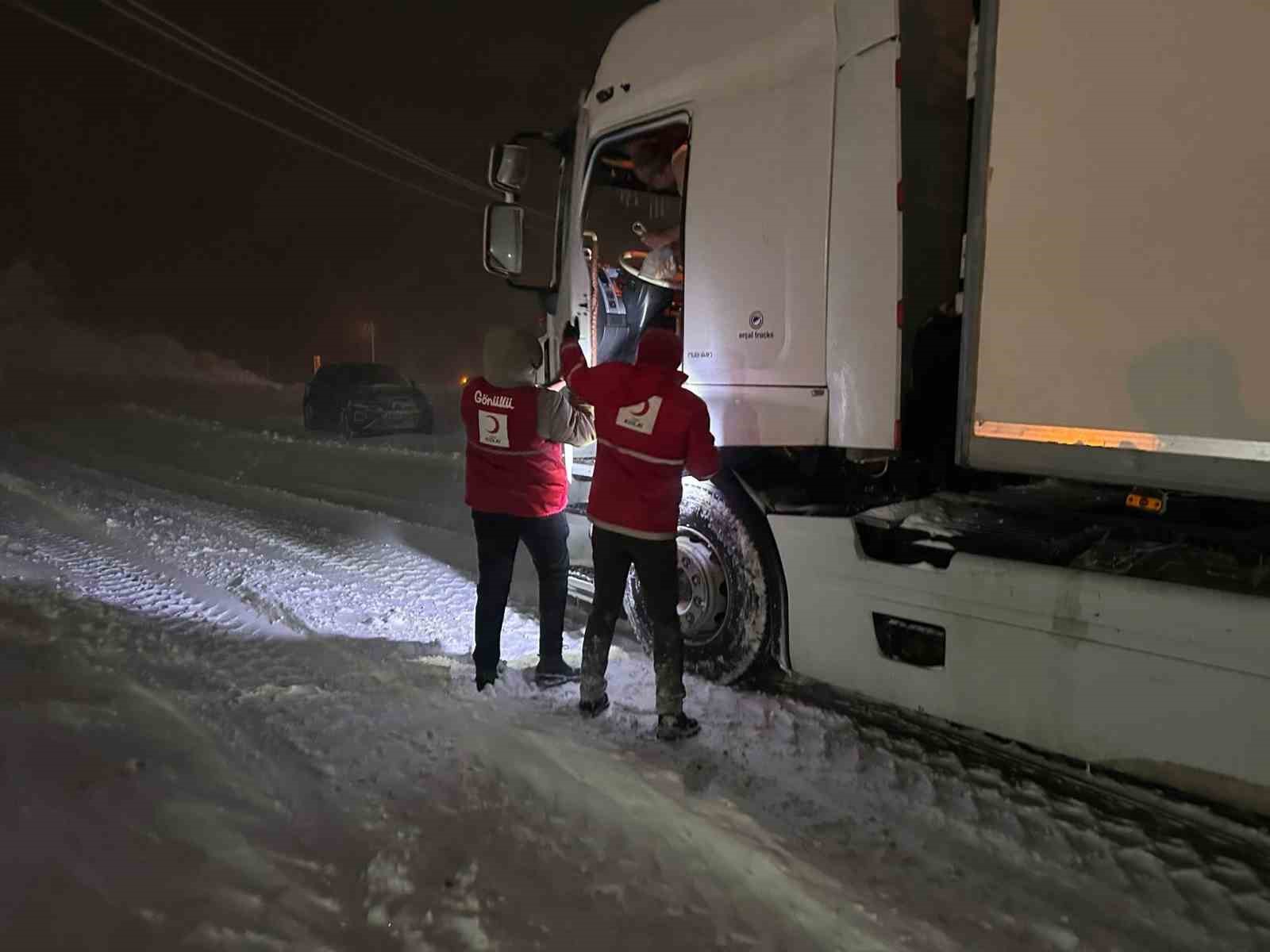 Tokat’ta kar yağışı ulaşımı aksattı
