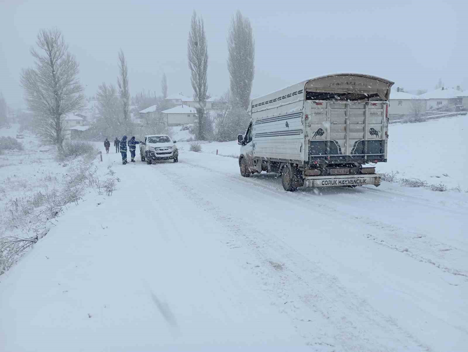 Tokat’ta kar yağışı ulaşımı olumsuz etkiledi
