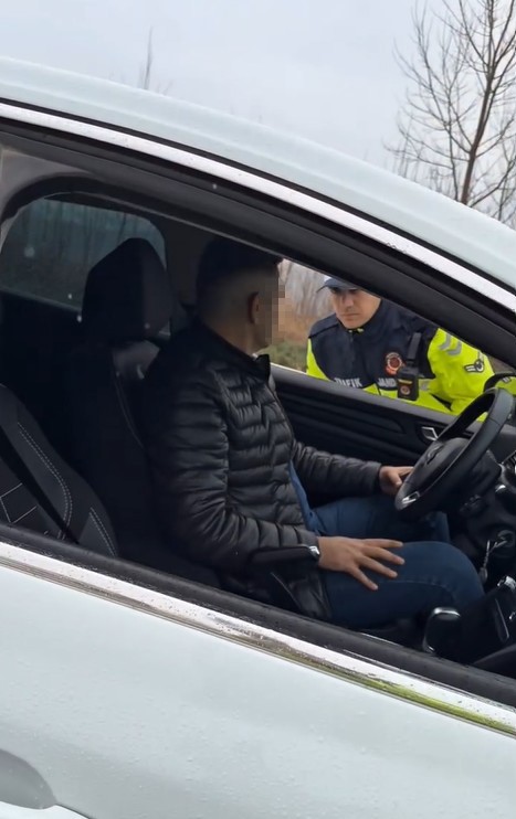 Tokat’ta kemer takmayan sürücüye kibar uyarı
