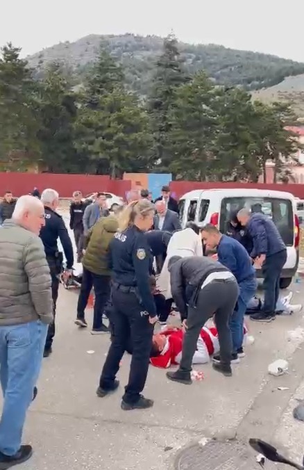 Tokat’ta motosikletle otomobil çarpıştı: 2 ağır yaralı
