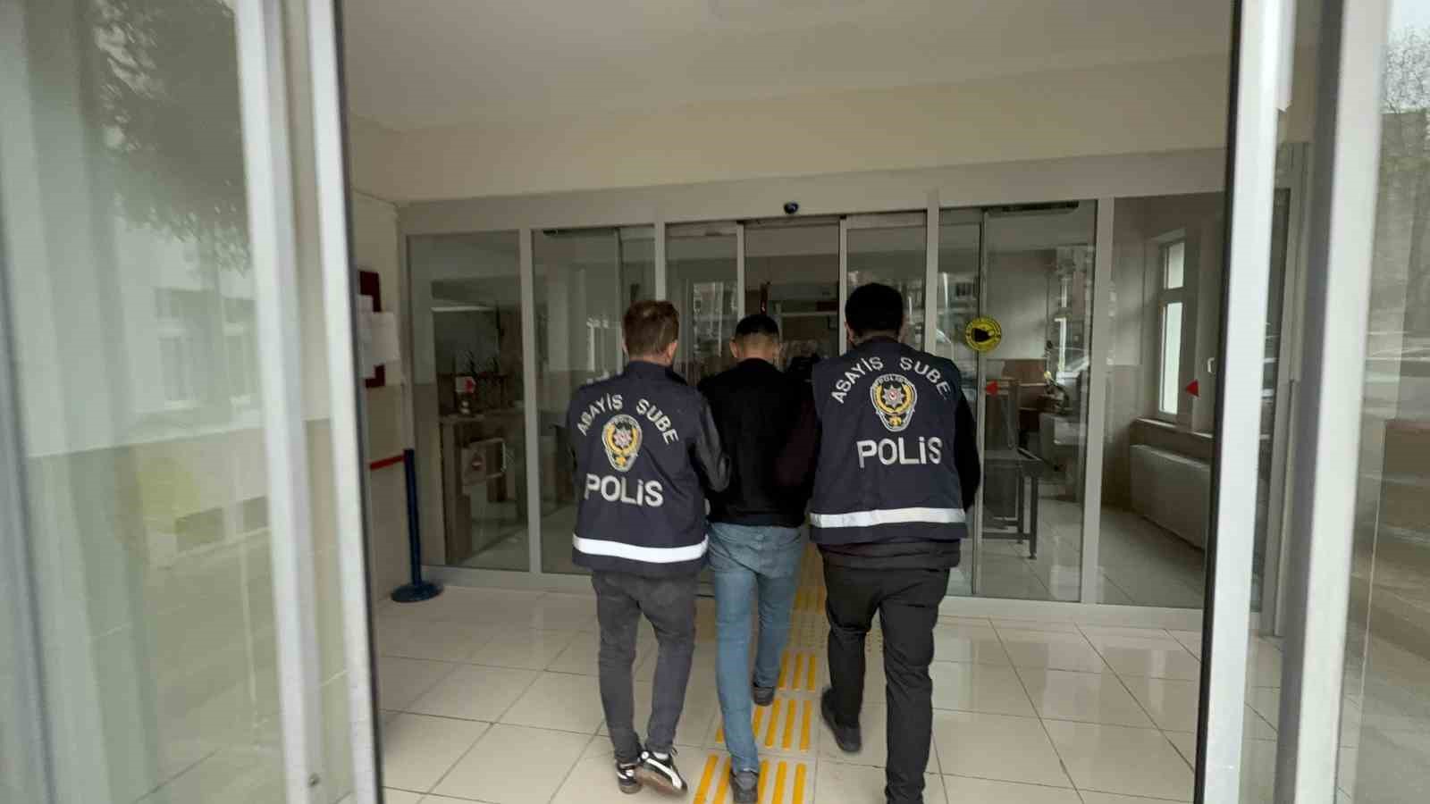 Tokat’ta polis delil aradı, cephanelik buldu
