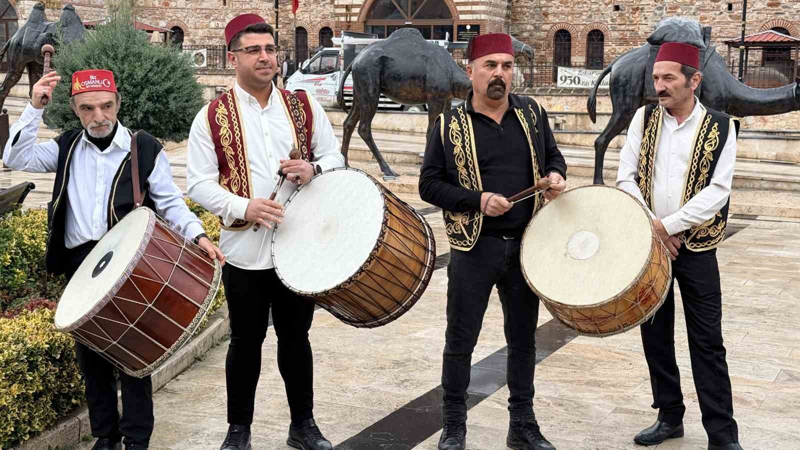 Tokat’ta Ramazan geleneği yaşatılıyor, 21 davulcu sahaya çıkıyor
