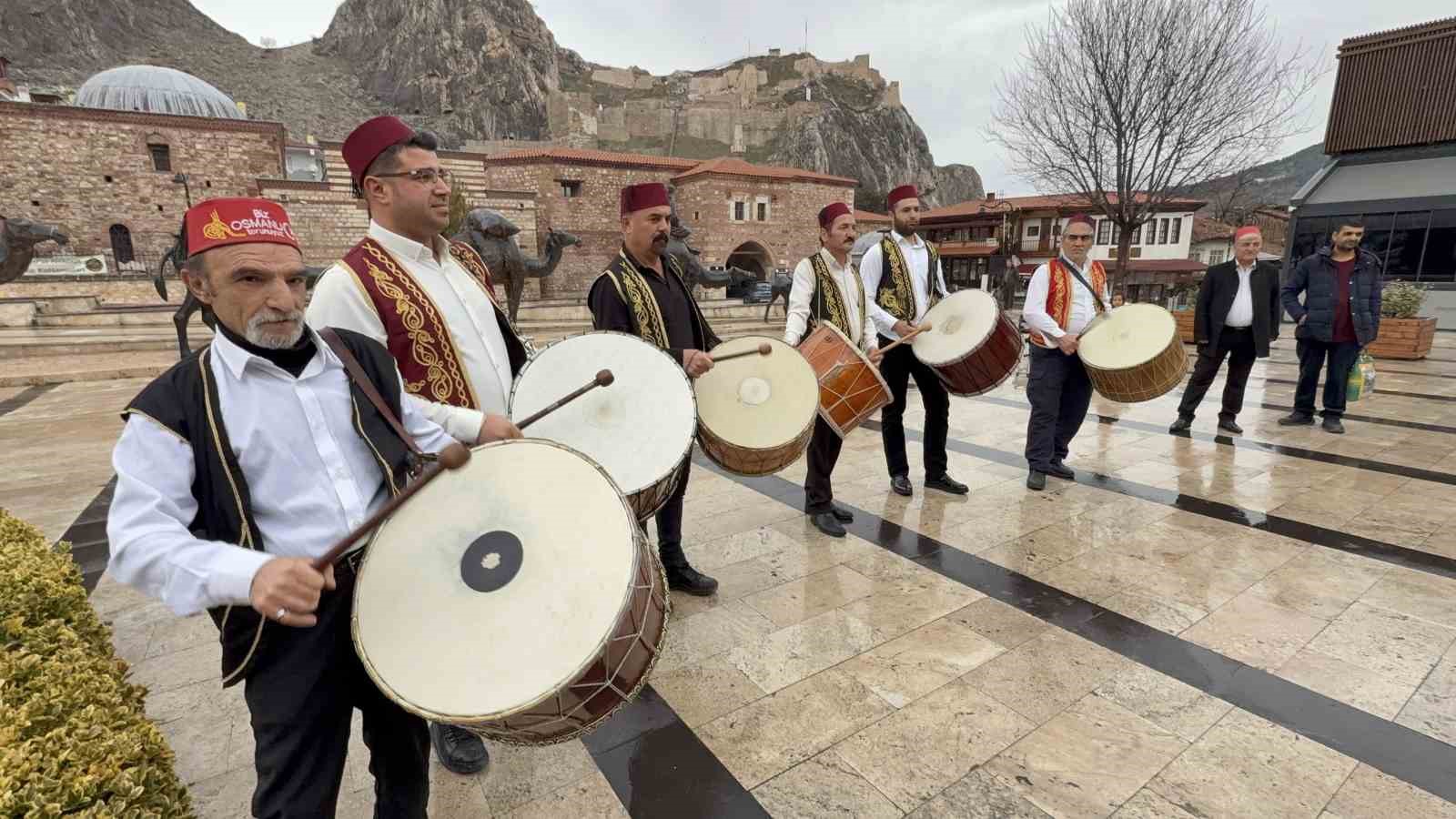 Tokat’ta Ramazan geleneği yaşatılıyor, 21 davulcu sahaya çıkıyor

