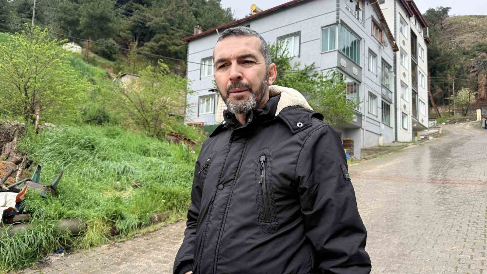 Tokat’ta toprak kayması nedeniyle 13 dairenin tahliye edildiği bölge dron ile görüntülendi
