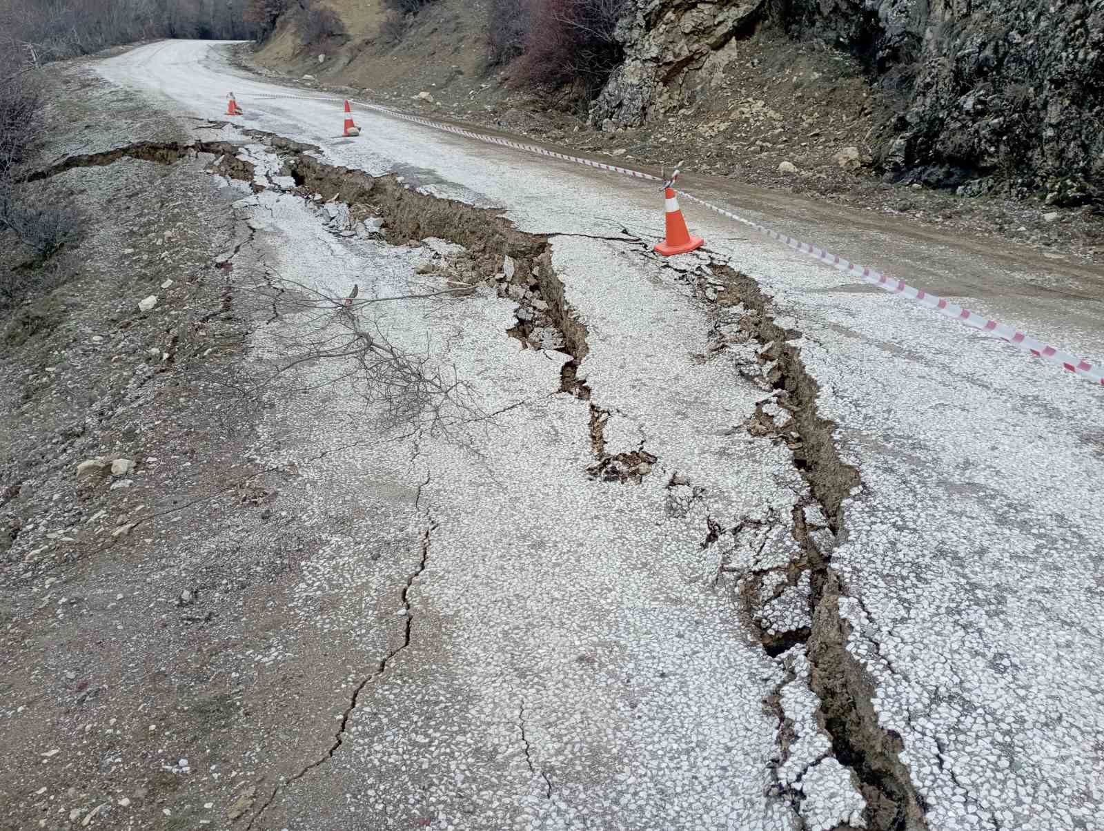 Tokat’ta yağışlar toprak kaymasına neden oldu
