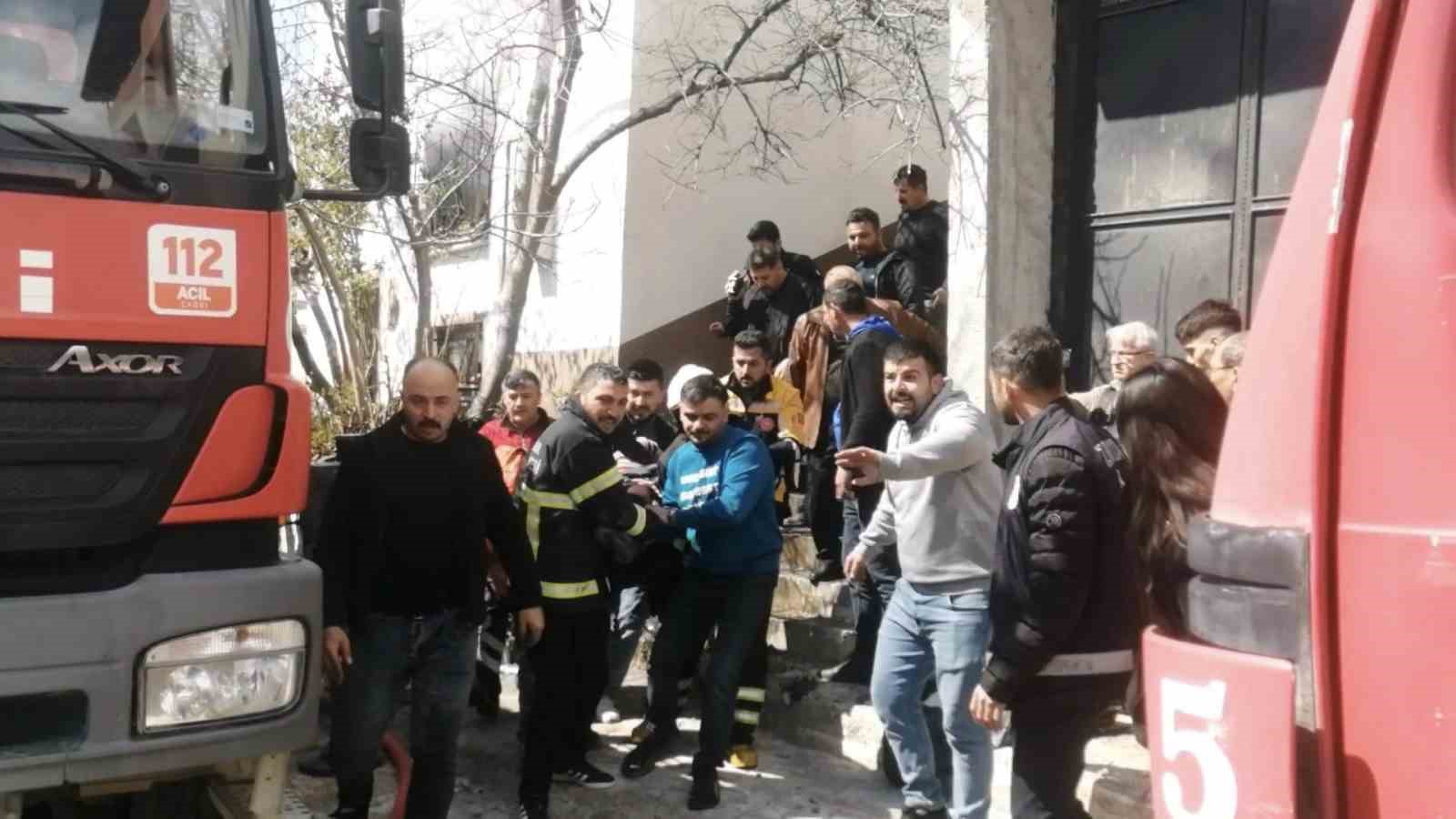 Tokat’ta yangından komşusunu kurtarmak isterken canından oldu
