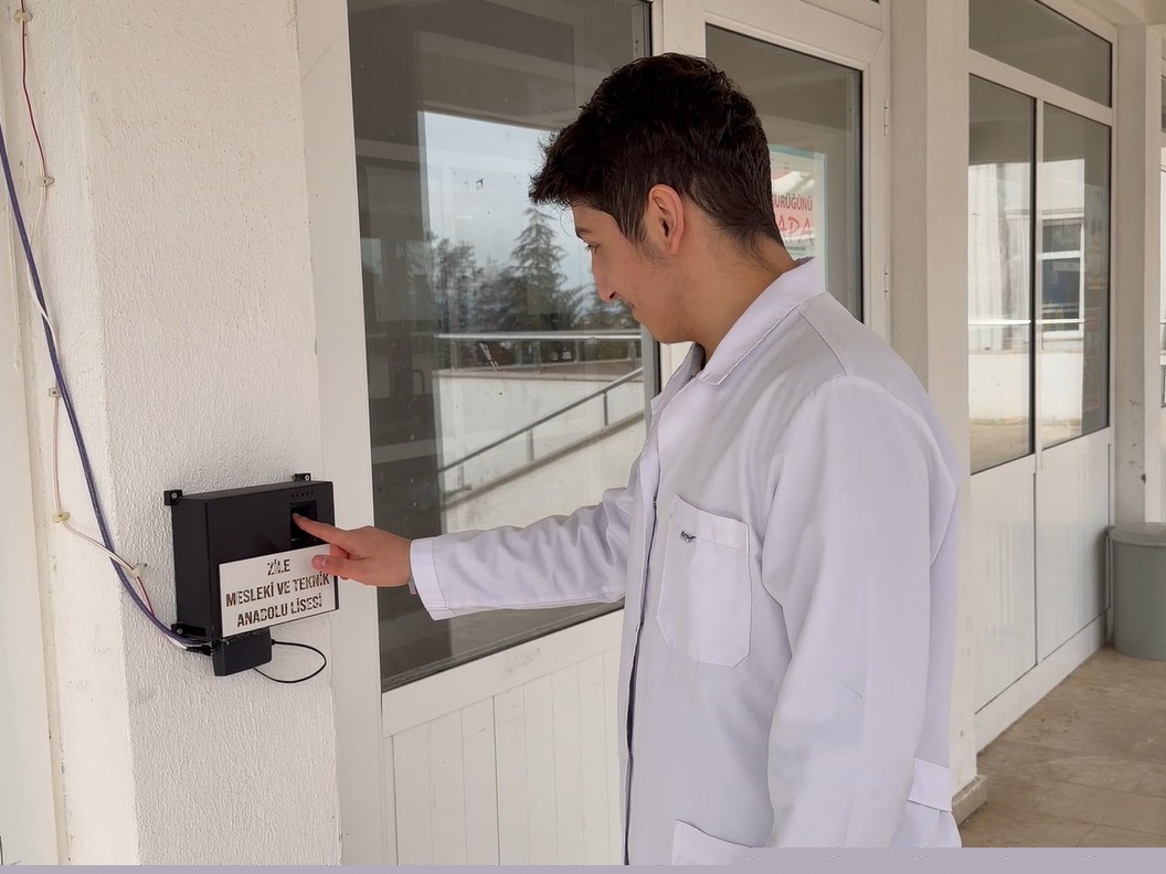 Tokat’ta yerli parmak izi sistemiyle sınıf yoklaması dijital ortama taşındı
