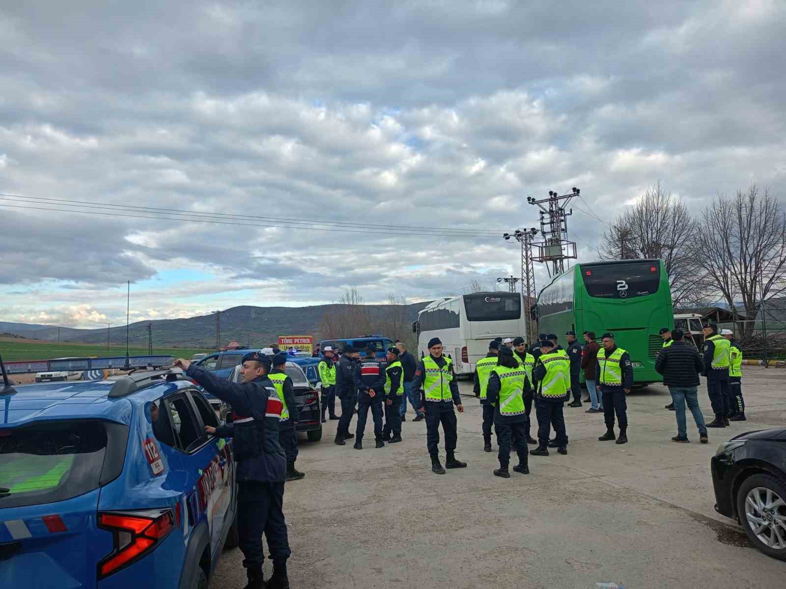 Tokat’taki izinsiz gösteriye geçit verilmedi

