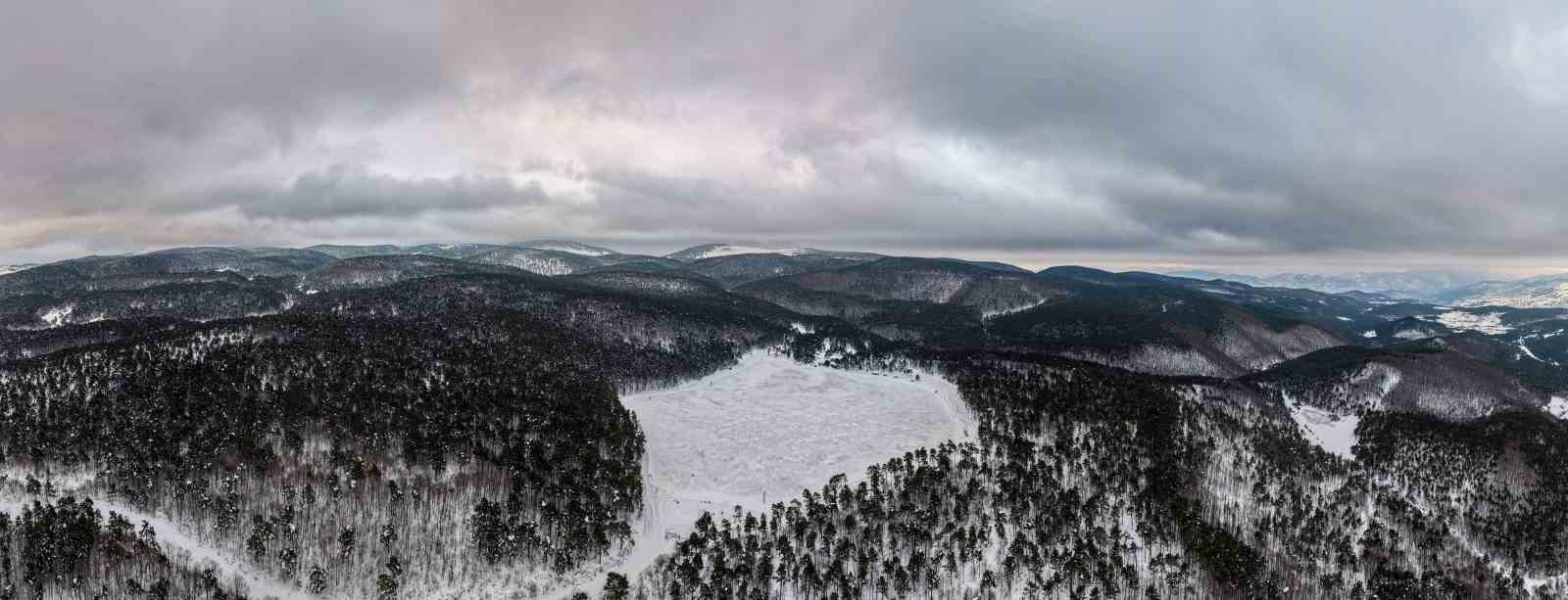 Tokat’taki Kurt Gölü’nün kış manzarası mest etti

