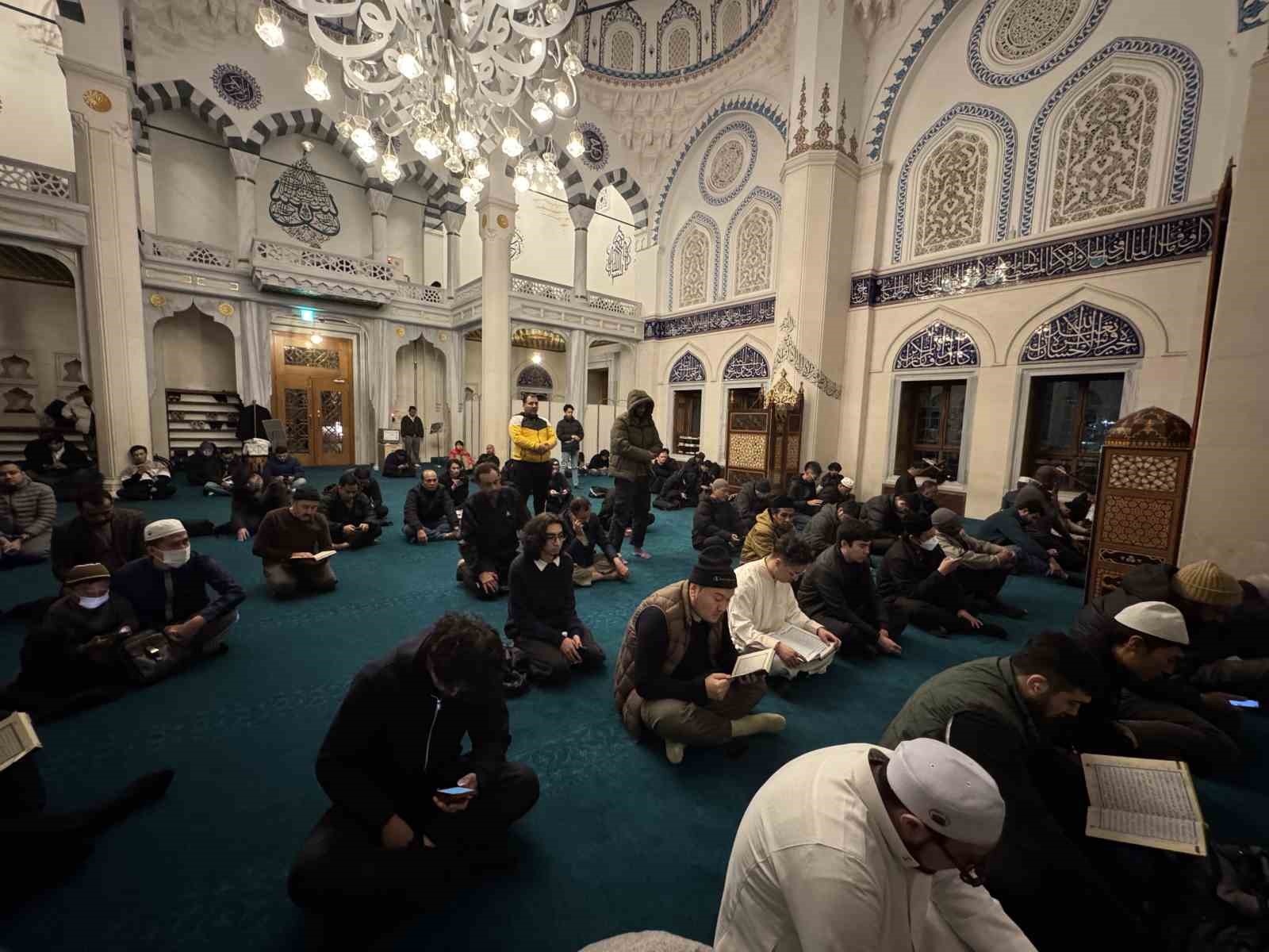 Tokyo Camii’nde Ramazan ayının ilk teravih namazı kılındı
