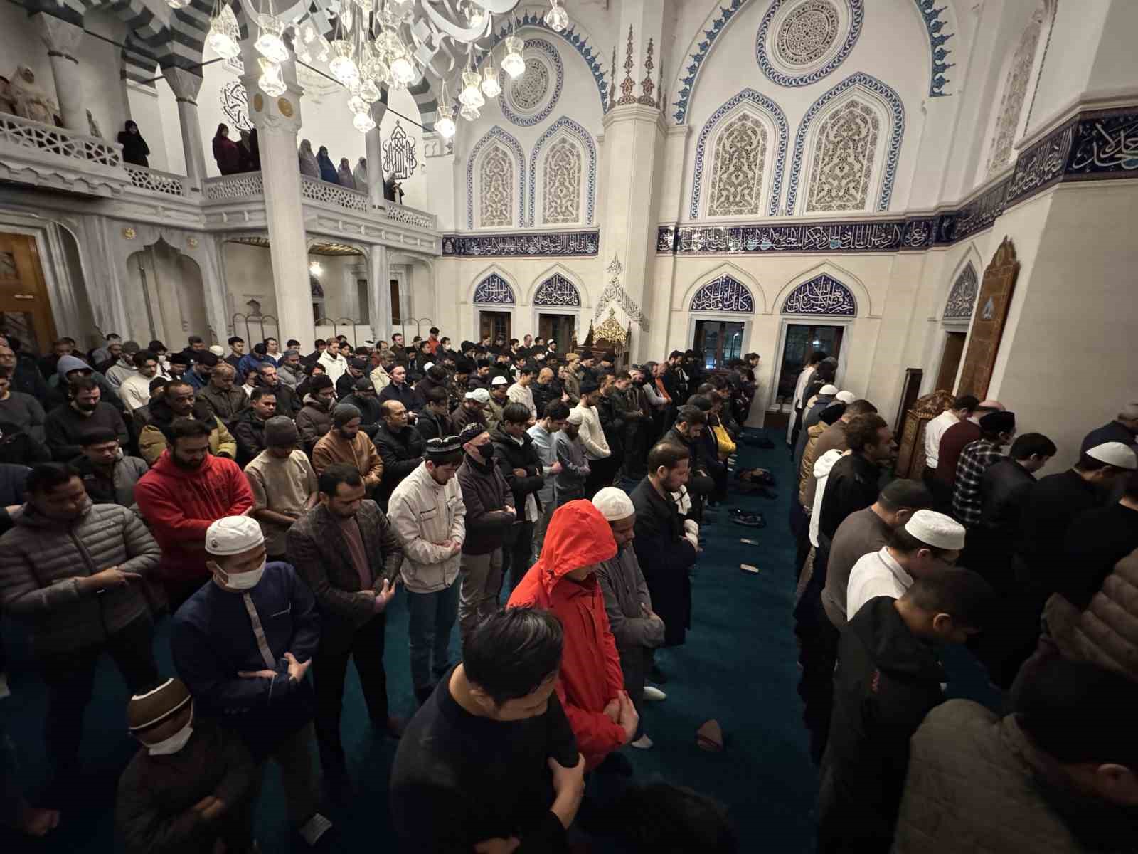 Tokyo Camii’nde Ramazan ayının ilk teravih namazı kılındı
