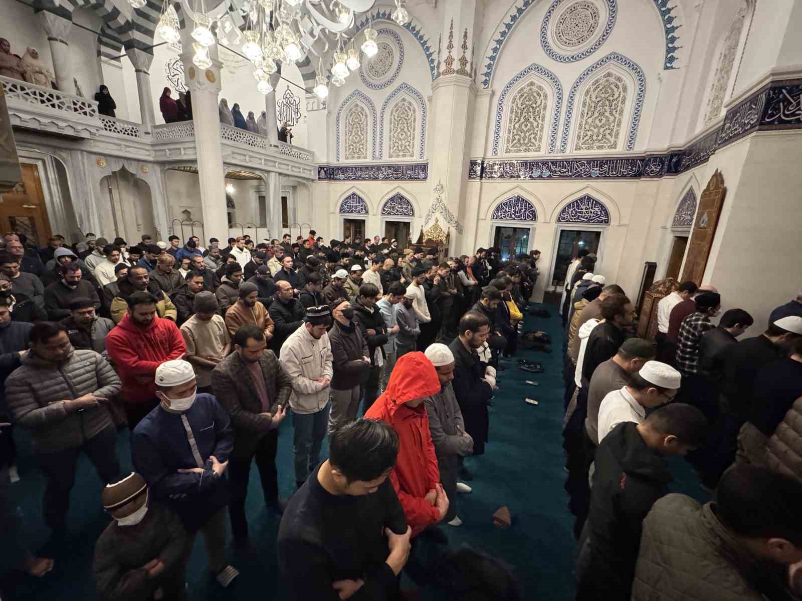Tokyo Camii’nde Ramazan ayının ilk teravih namazı kılındı
