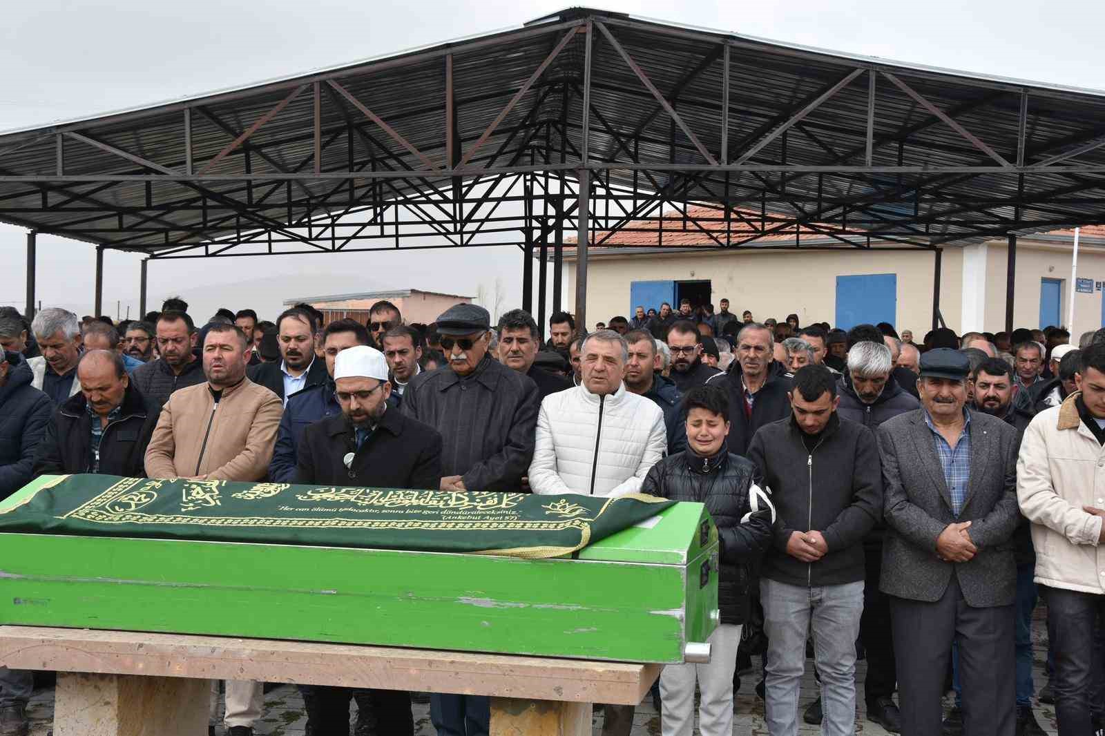 Tomarza Büyükcanlı Mahalle Muhtarı son yolculuğuna uğurlandı
