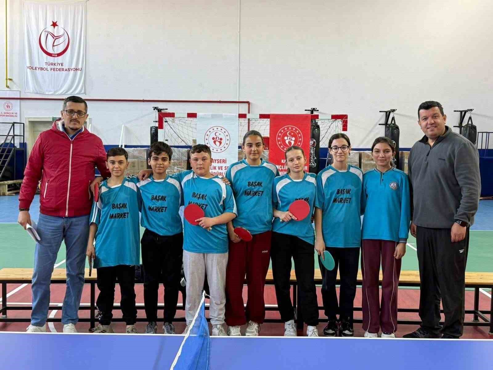 Tomarza’da 23 Nisan coşkusu masa tenisi ve dart turnuvalarıyla yaşandı
