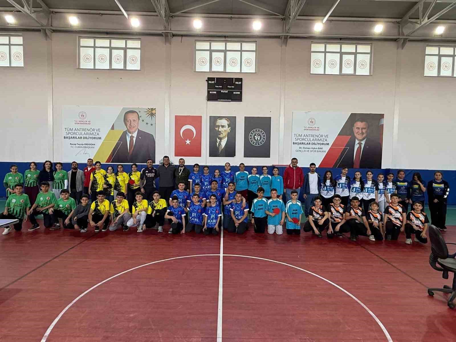 Tomarza’da 23 Nisan coşkusu masa tenisi ve dart turnuvalarıyla yaşandı
