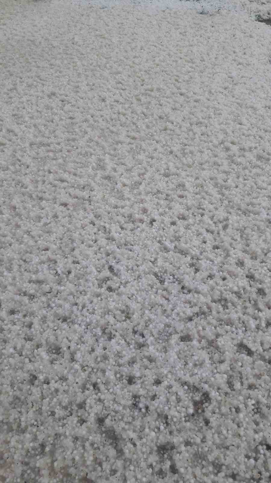 Tomarza’da dolu etkili oldu
